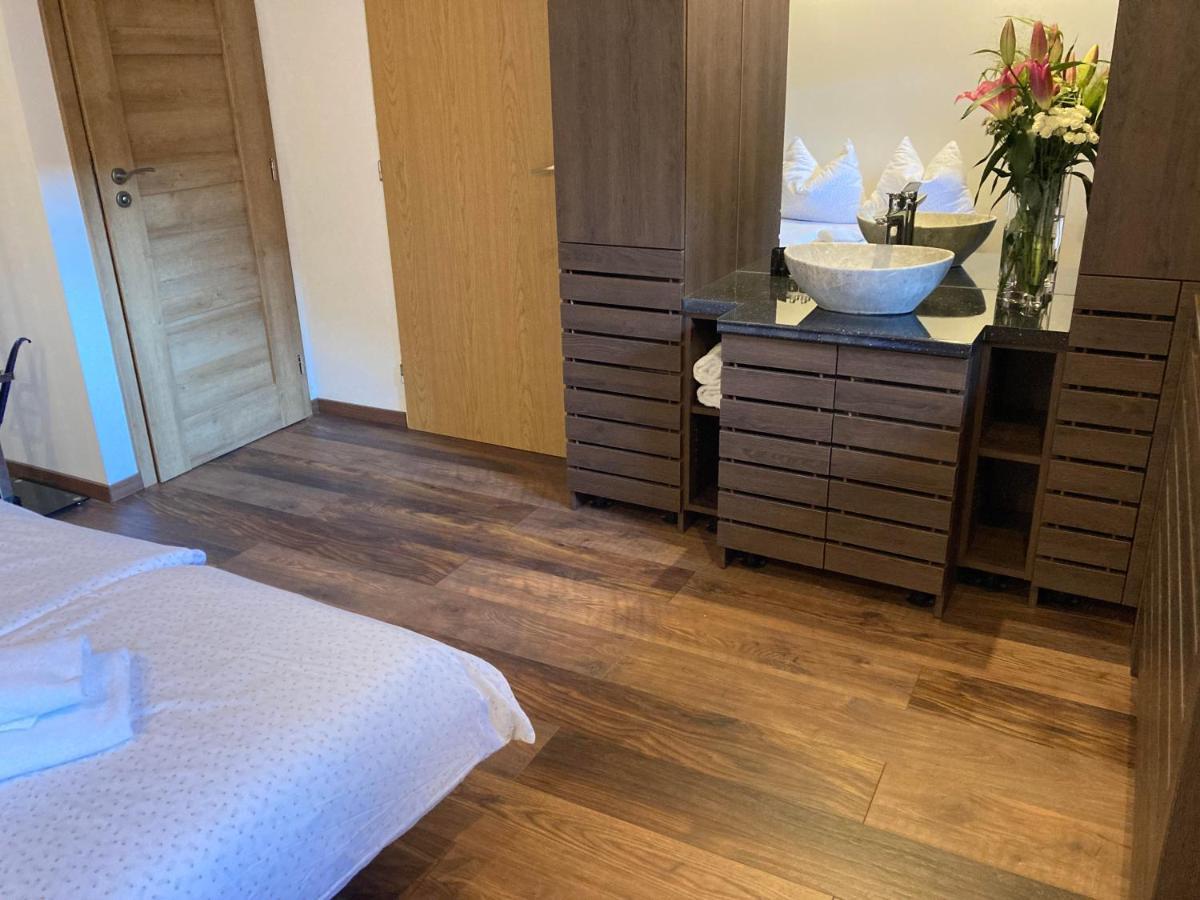 Guesthouse Mikulas Mikulov - Free Parking In The City Center Ngoại thất bức ảnh