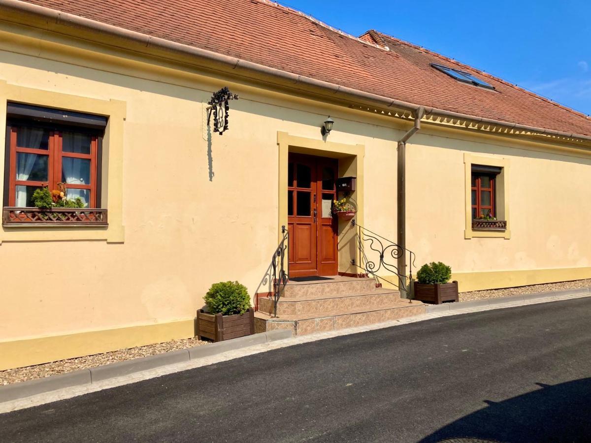 Guesthouse Mikulas Mikulov - Free Parking In The City Center Ngoại thất bức ảnh